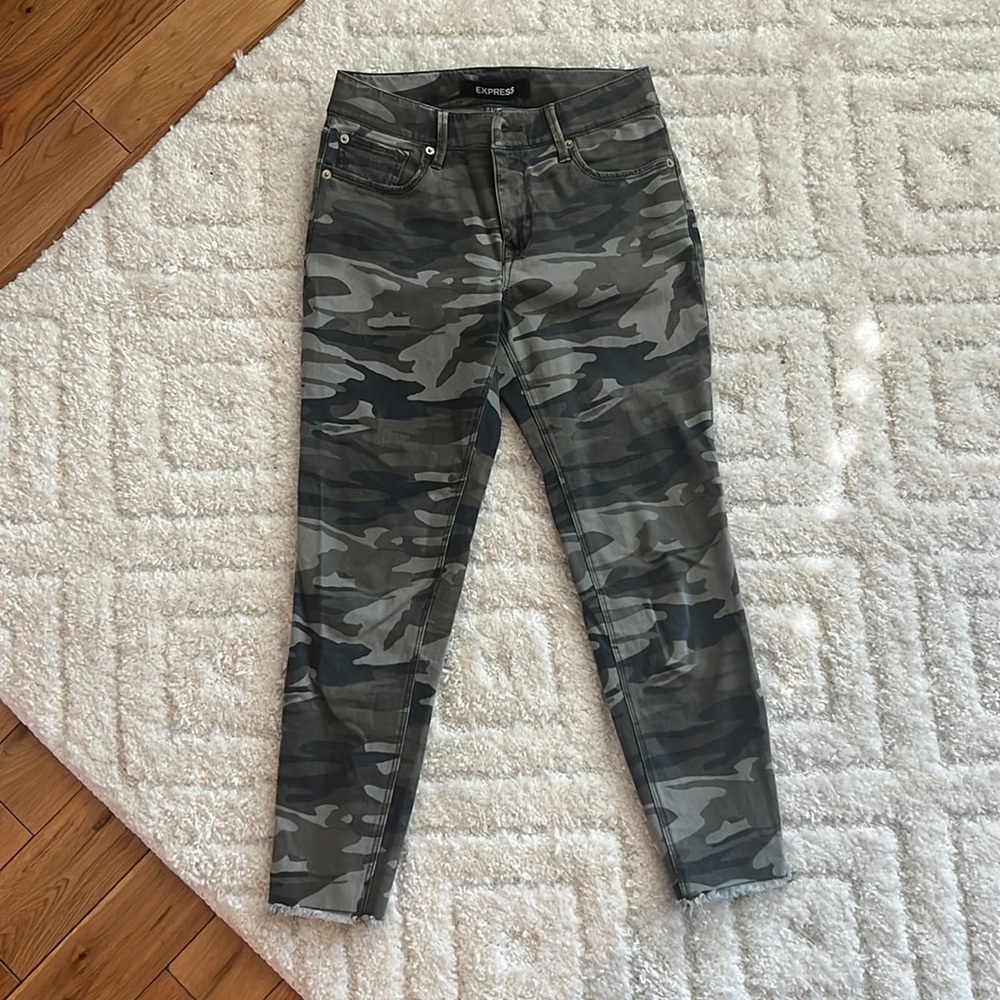 ‼️SALE‼️ EXPRESS Camo / Camouflage Print Mid Rise Ankle Legging Jeans. 2S